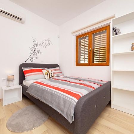 Al Pino Blue Property Premantura Kültér fotó